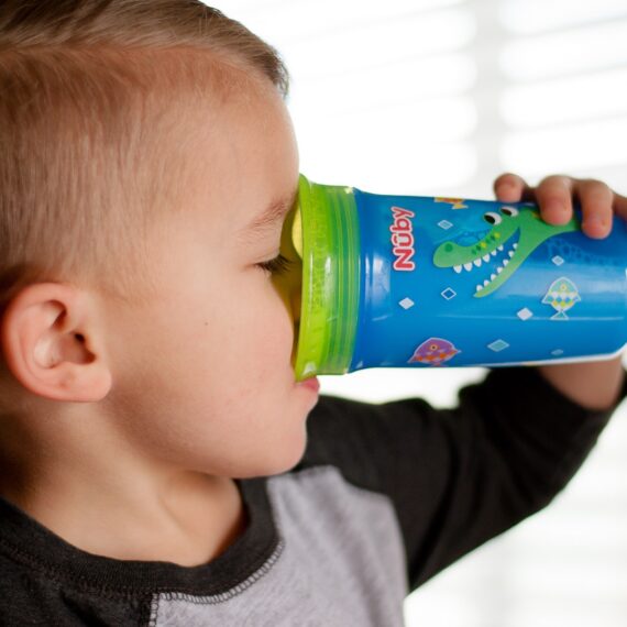 NUBY Hrnček netečúci 360° 300 ml, 6 m+ modrá / zelená