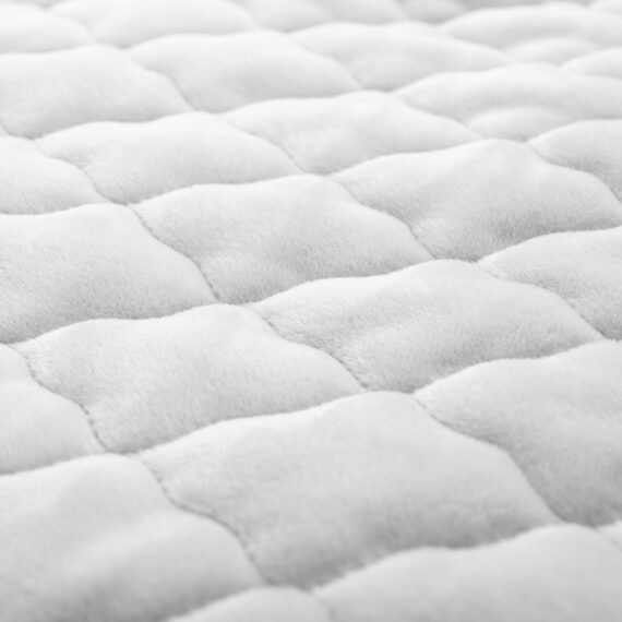 SENSILLO Mantinel do postieľky velvet FLIGHT IN CLOUDS PLUSH KARO 180×30 cm