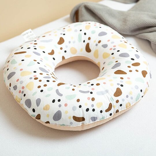SENSILLO Vankúš popôrodný bodky Beige bavlna 43 cm