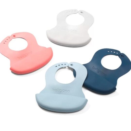 BABYONO Podbradník mäkký plastový s vreckom bez BPA coral 6m+