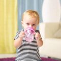 CHICCO Hrnček Trénujeme s držadlami 200 ml modrý 6m+