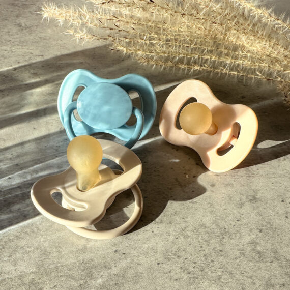 CANPOL BABIES Cumlík kaučukový s okrúhlou špičkou Nude 6-18m krémový