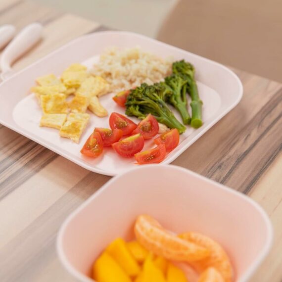 Miniland Dolce 5-dielny set na jedenie pre deti, štvorcový, ružový