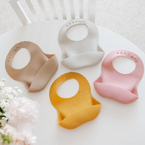 CANPOL BABIES Podbradník silikónový s vreckom Dots - žltý