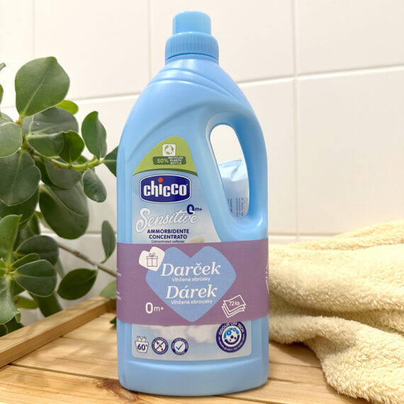 CHICCO Aviváž koncentrovaná Sladký Púder 1,5 l, 60 pranie + vlhčené obrúsky 72 ks zadarmo