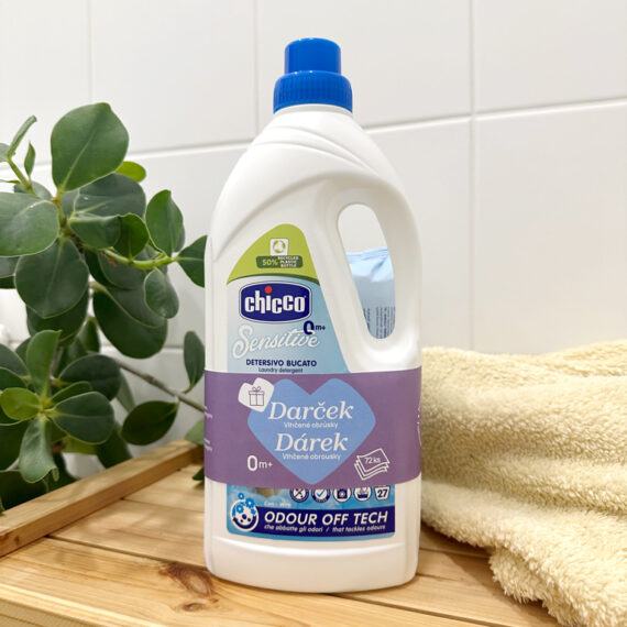 CHICCO Prostriedok prací detský Sensitive 1,5 l (27 praní) + vlhčené obrúsky 72 ks zadarmo