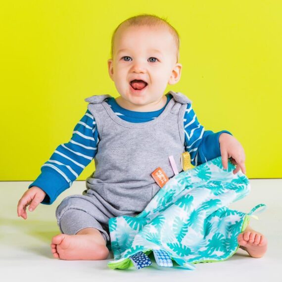 BRIGHT STARTS Maznacia dečka na C krúžku Little Taggies palmy 0m+