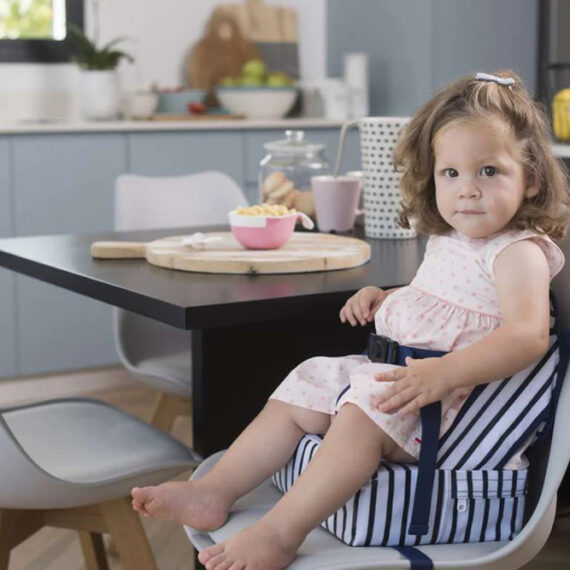 BabyToLove Easy Up Prenosná detská stolička/podsedák – modré pásiky