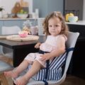 BabyToLove Easy Up Prenosná detská stolička/podsedák – modré pásiky