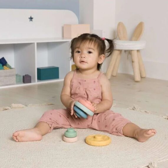 BabyToLove Stack and Learn Mäkké senzorické krúžky-edukačná skladacia pyramída pre bábätká