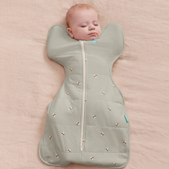 Love To Dream Swaddle UP Zavinovačka - veľkosť XS - olivová/včielky - 1. FÁZA - 2,5 TOG