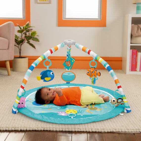 BRIGHT STARTS Deka hracia pre rozvoj motoriky a zmyslov Finding Nemo POP 'N Wiggle™, 0m+