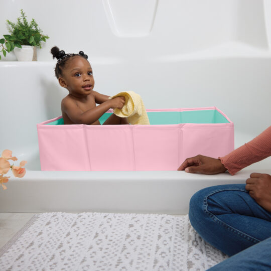 BRIGHT STARTS Vanička na cesty skladacia Minnie Mouse™ TuckAway™, 12m+